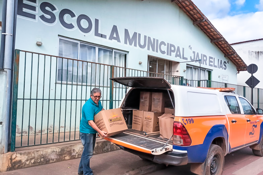 Defesa Civil de Congonhas distribuiu kits de alimentos nas escolas do município. Foto: Cristiane Araujo Pereira - Coordenadora Adesiap.